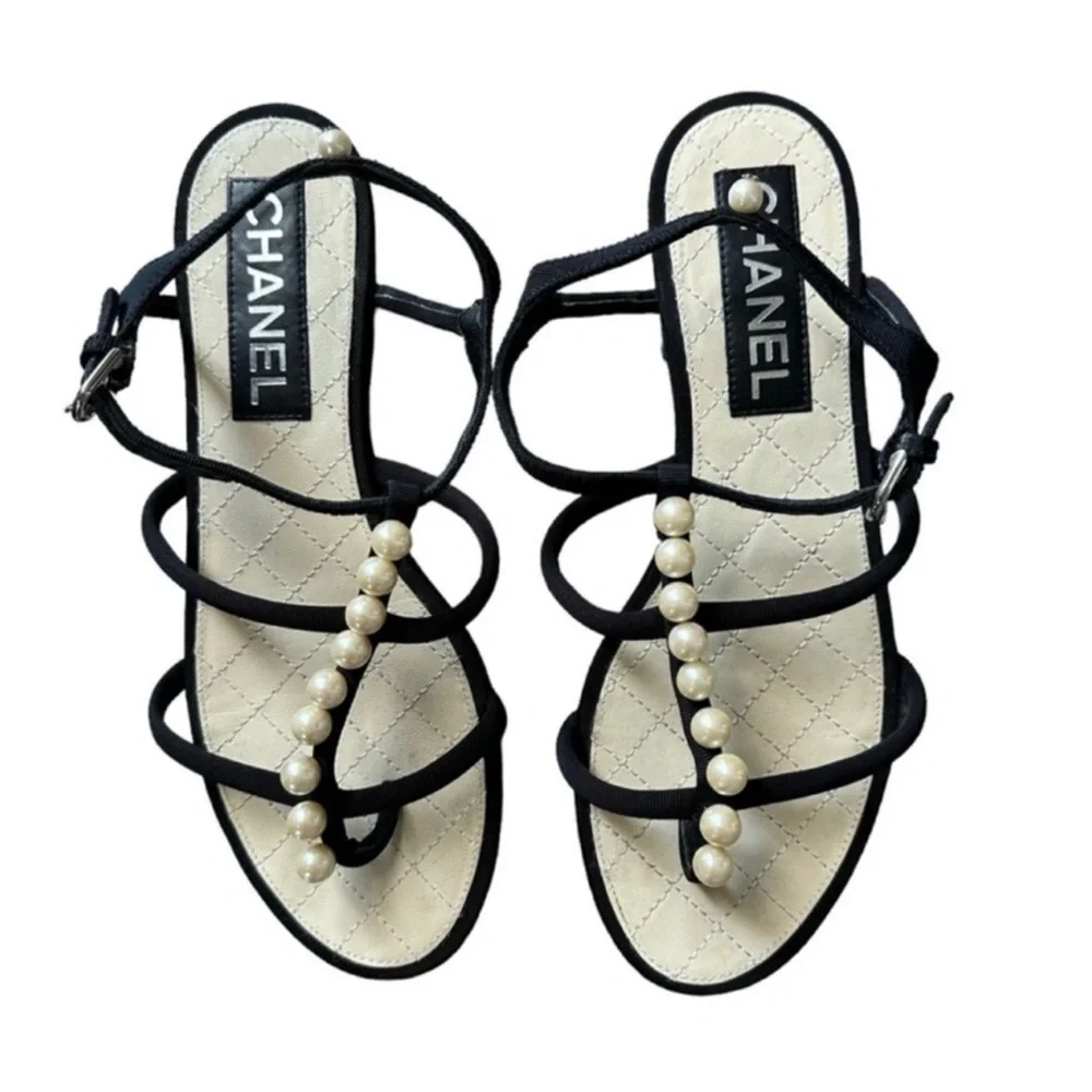 Chanel Black Leather Flat sandals Size 36.5